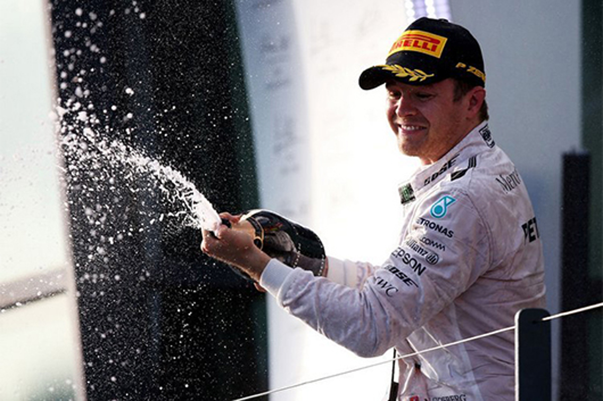 2016年のF1表彰台は“スパークリングワインファイト”？