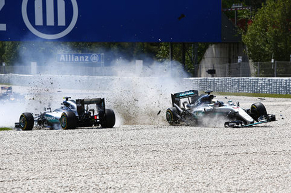 メルセデスの同士討ちにペナルティはなし / F1スペインGP