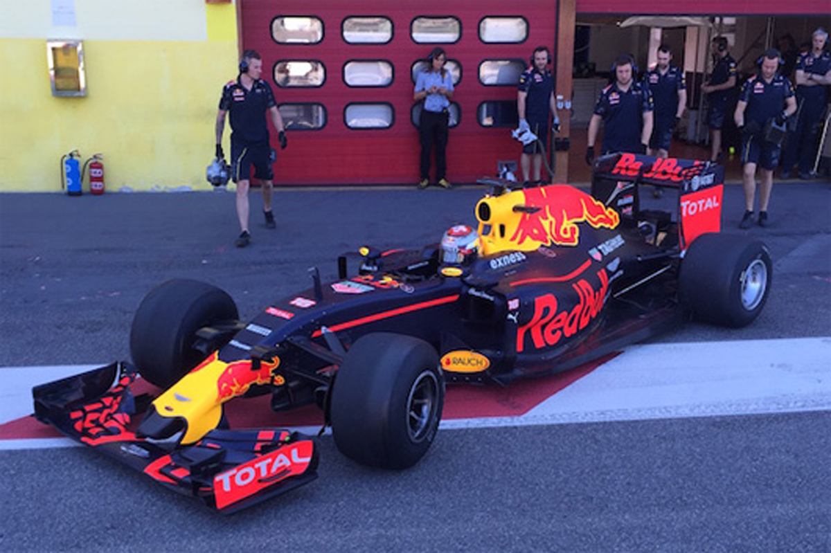 レッドブル、2017年F1スリックタイヤの初テストを完了