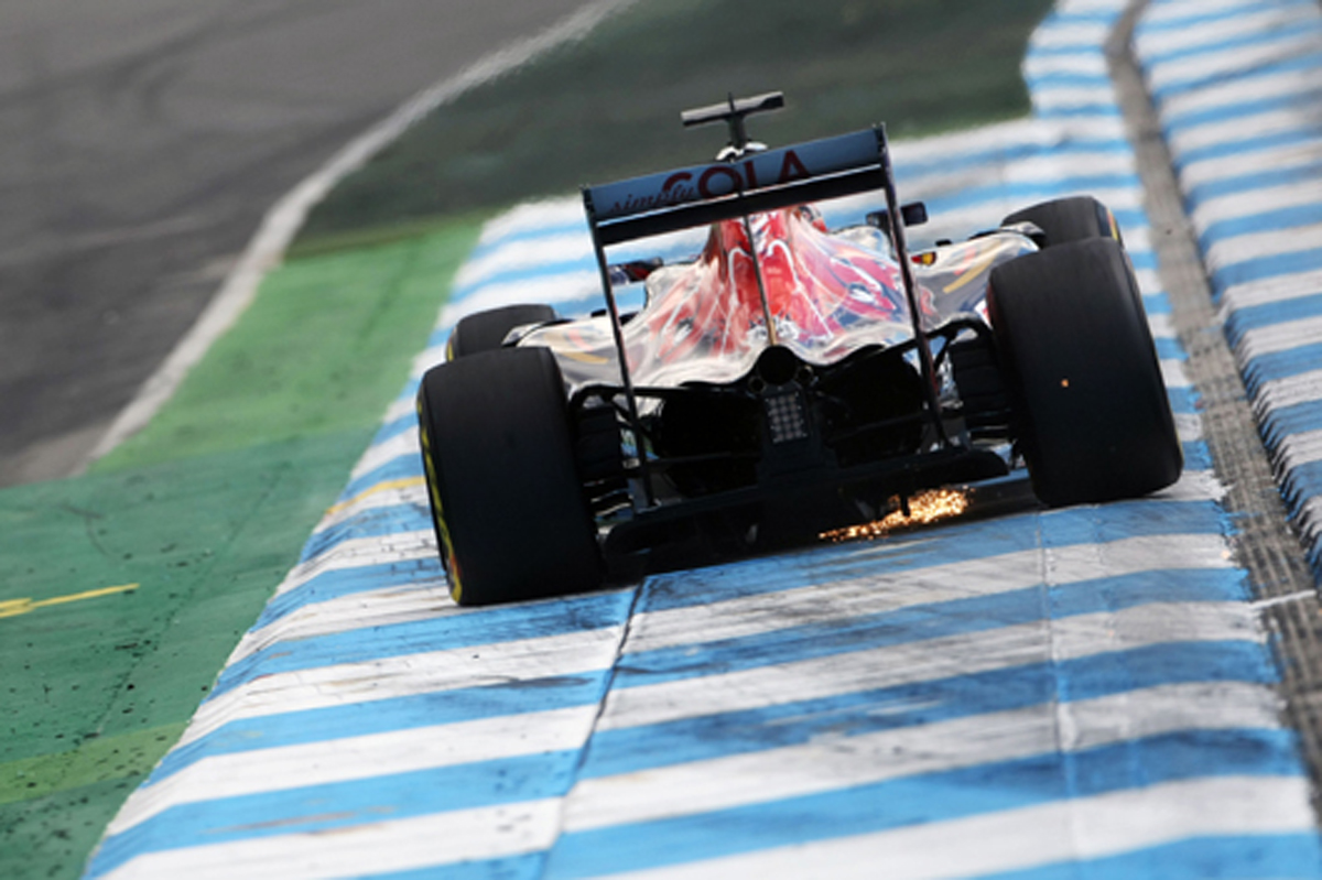 トロ・ロッソ STR12、シェイクダウンでルノー製エンジンが6周で故障