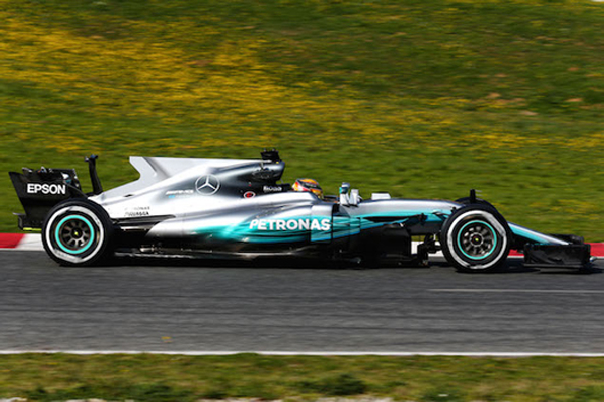 メルセデス、W08でシャークフィンをテスト