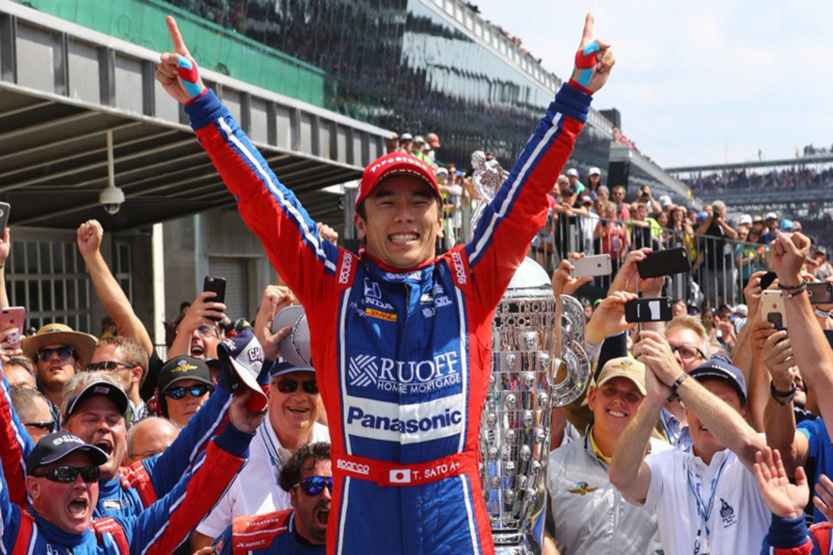佐藤琢磨 インディ500優勝記念映像、渋谷スクランブル交差点にも登場
