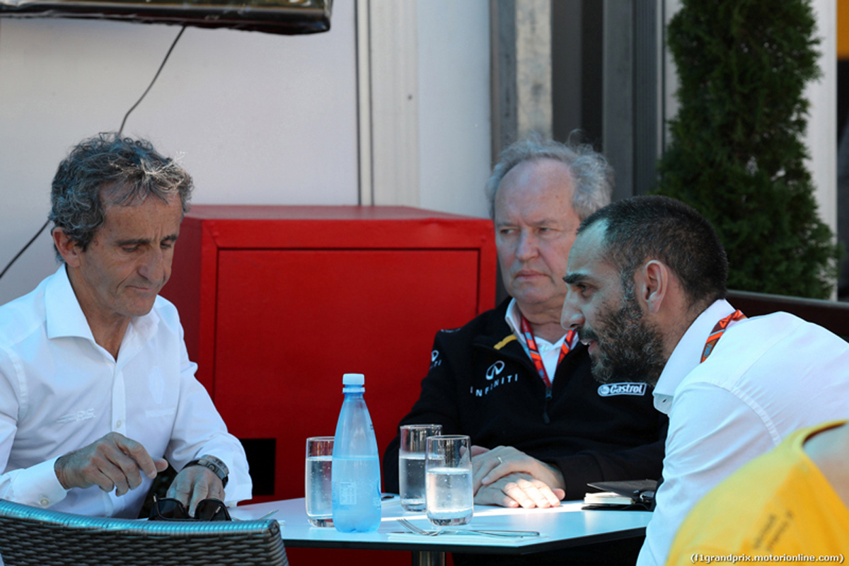 ルノーF1会長、マクラーレンとカルロス・サインツの契約に言及