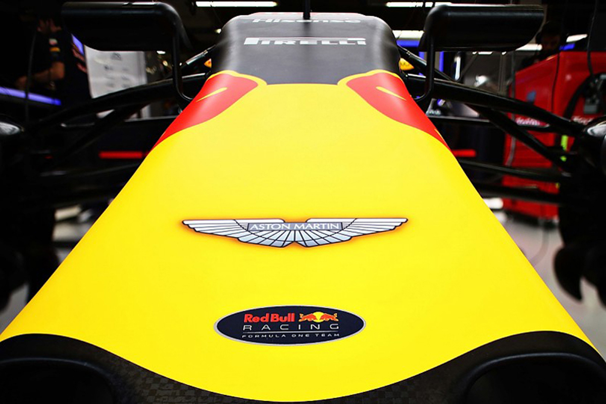 レッドブル、アストンマーティンのF1エンジン搭載には「完全にオープン」