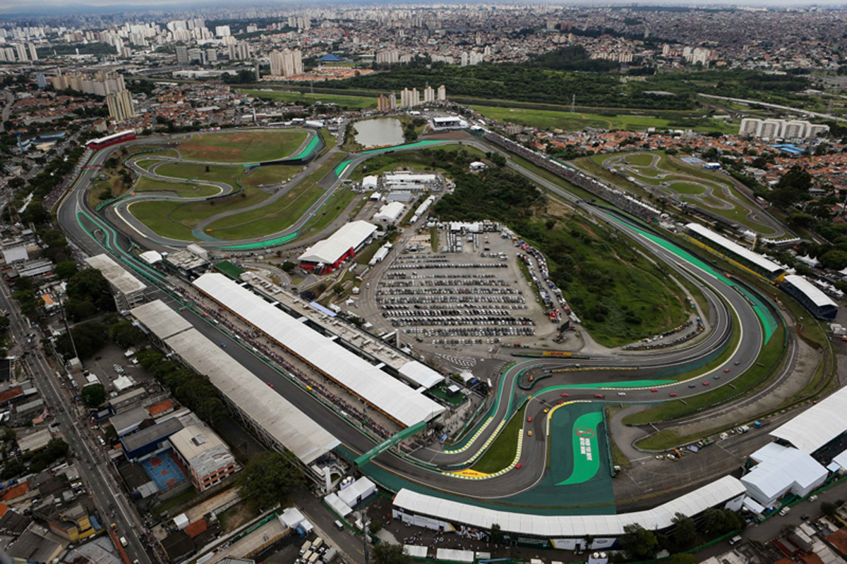 【F1】 メルセデス、チームバスが強盗に襲撃される / F1ブラジルGP