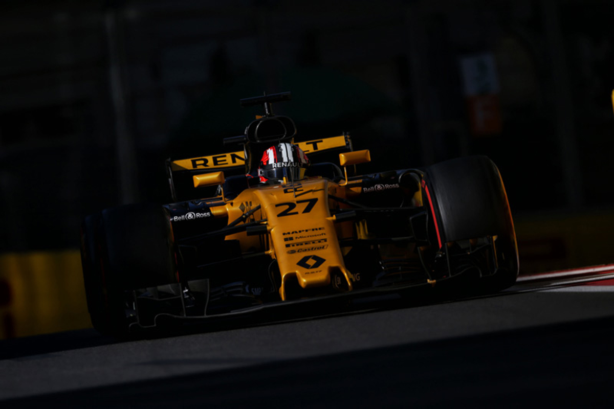 ルノーF1 「パフォーマンス追求のために“大きな危険を冒した”」