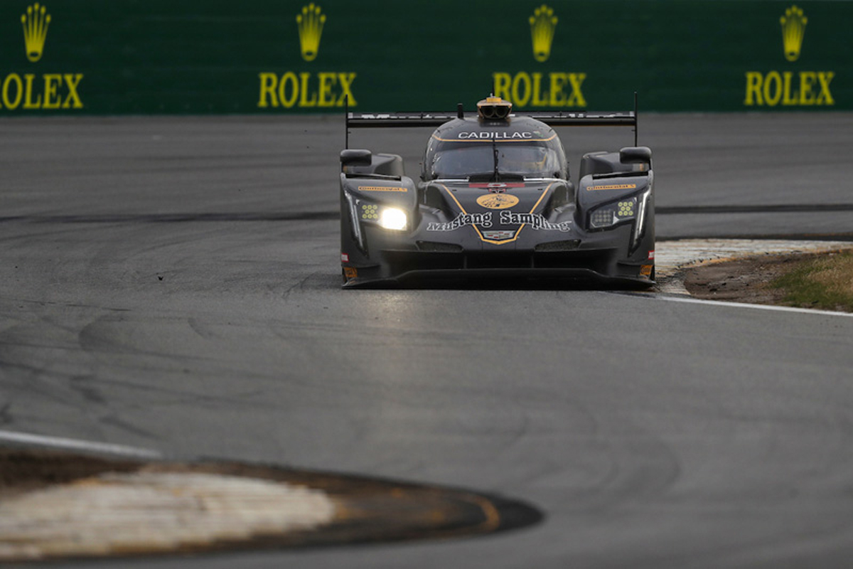 デイトナ24時間レース 20時間経過：キャデラック5号車がトップ