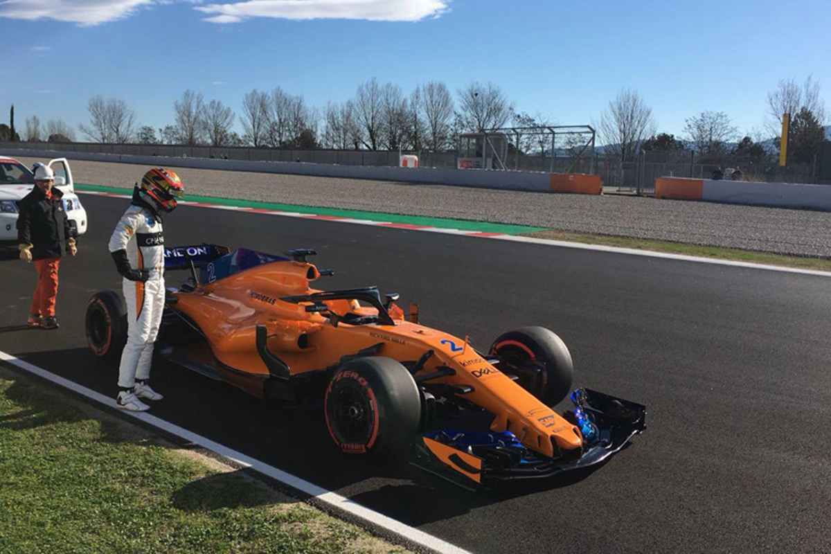 マクラーレン、わずか4周でトラブル発生で赤旗提示 / F1合同テスト初日