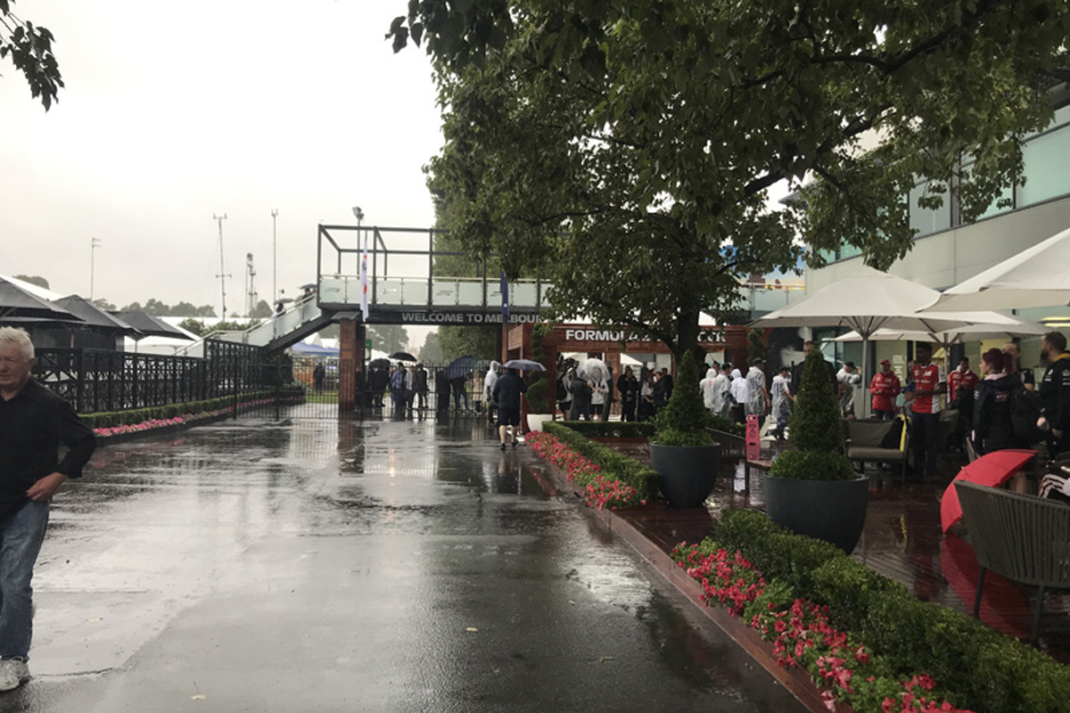F1オーストラリアGP：土曜日のサーキットはすでに降雨