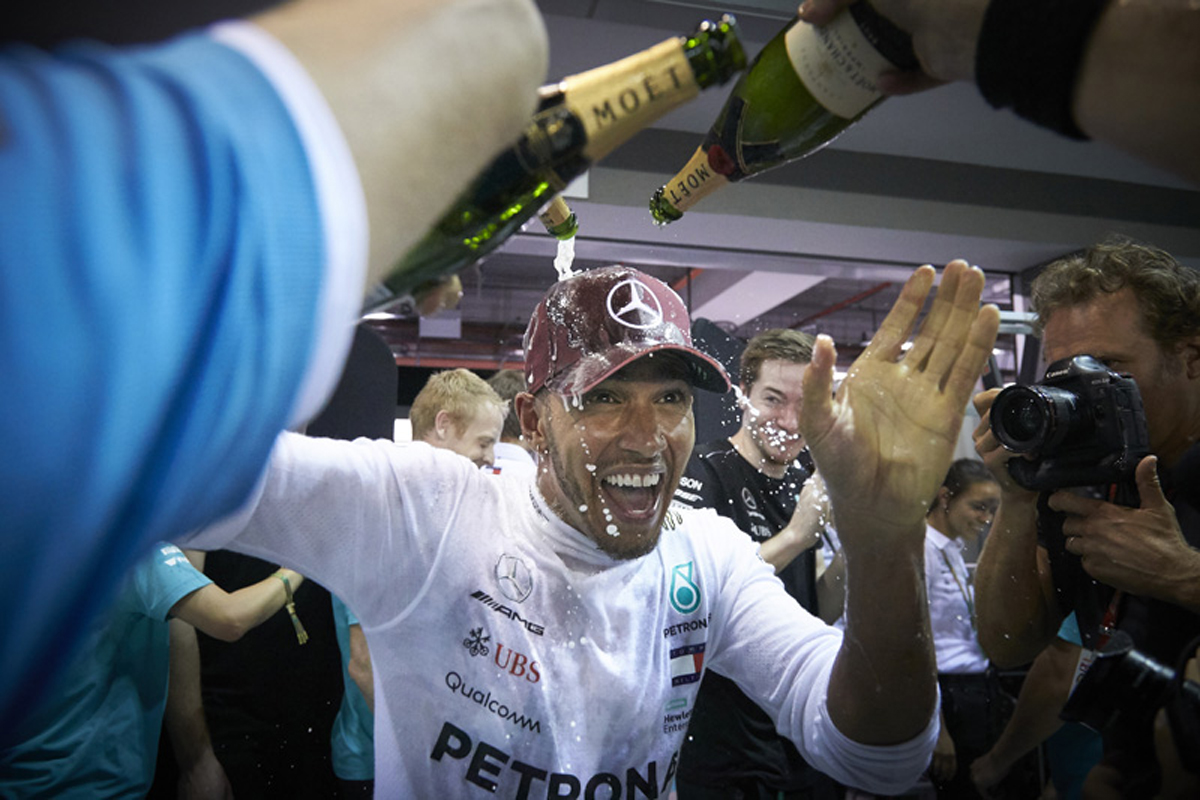 メルセデス：ルイス・ハミルトンが今季7勝目 / F1シンガポールGP