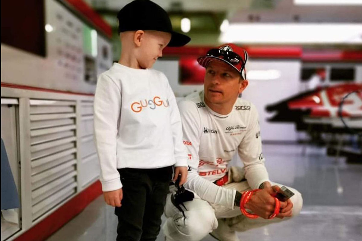 キミ・ライコネン、アルファロメオF1移籍でリラックスした父親の顔
