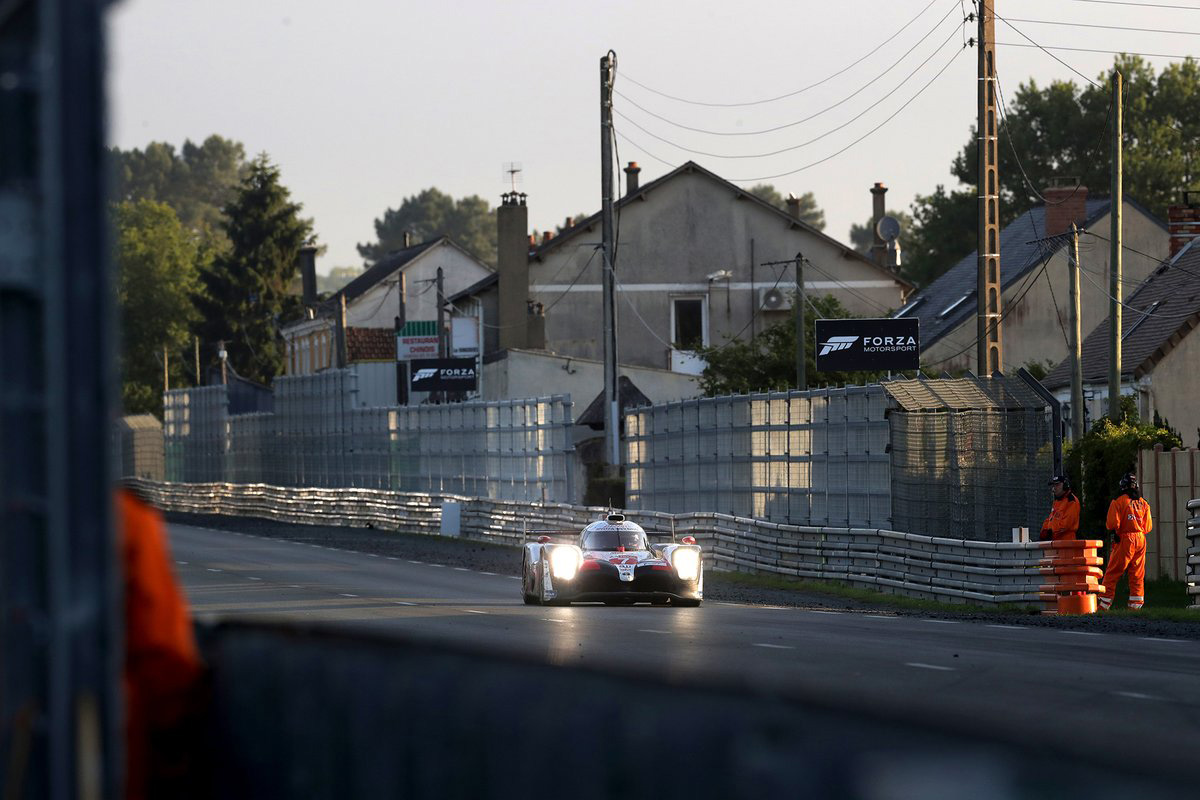 ル・マン24時間 | トヨタ、チーム一丸でル・マン連覇へ挑む / 残り3時間