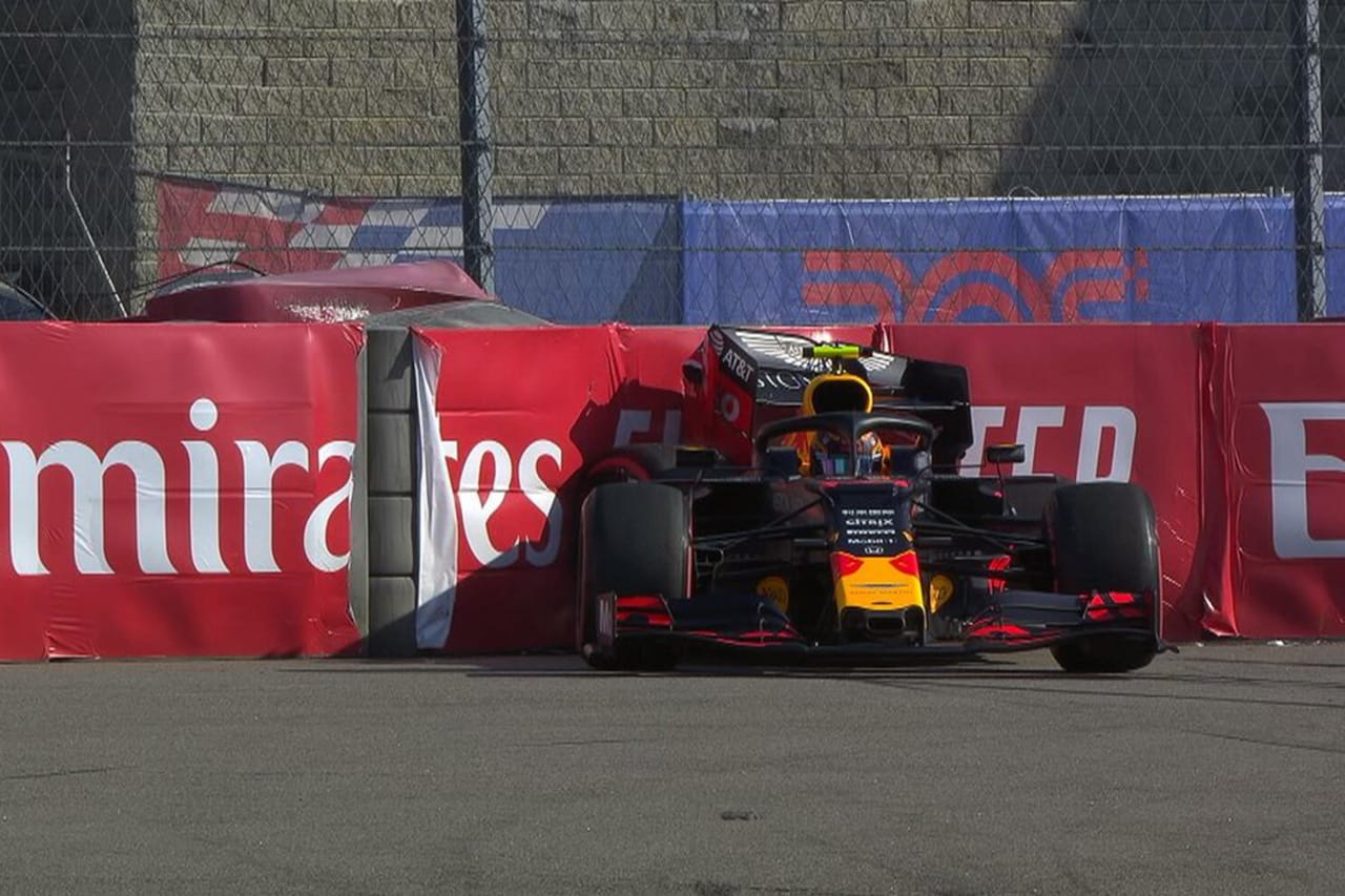 アレクサンダー・アルボンがクラッシュ / F1ロシアGP 予選