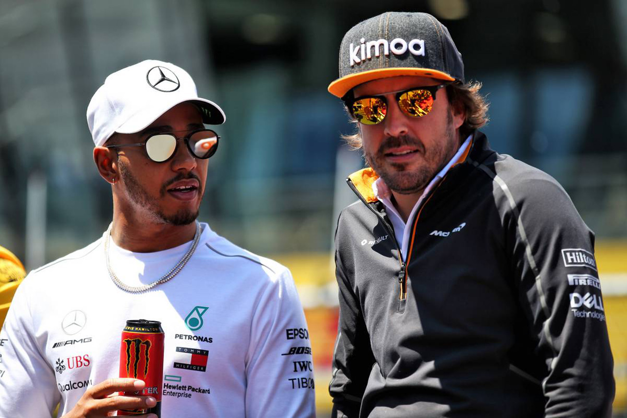 F1 | アロンソ 「ルイス・ハミルトンの今の私生活はメルセデスのおかげ」