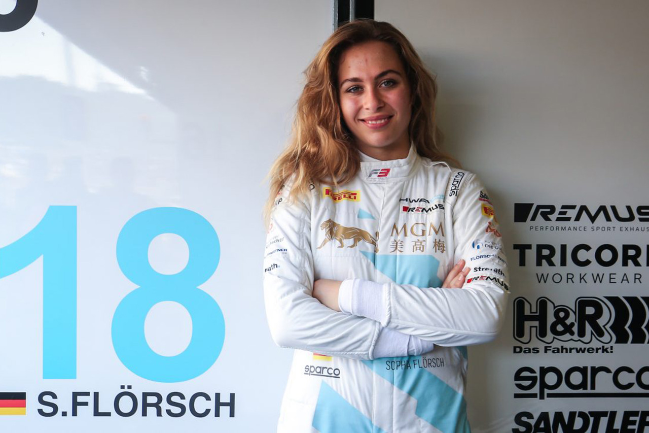 「F1は女性ドライバーを客寄せに利用している」とソフィア・フローシュ
