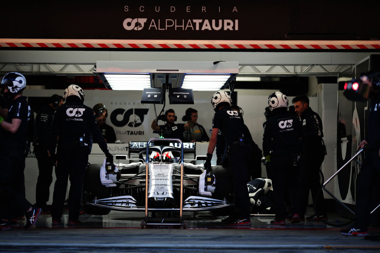 アルファタウリ・ホンダF1、メルボルンから返送の機材が空港で足止め