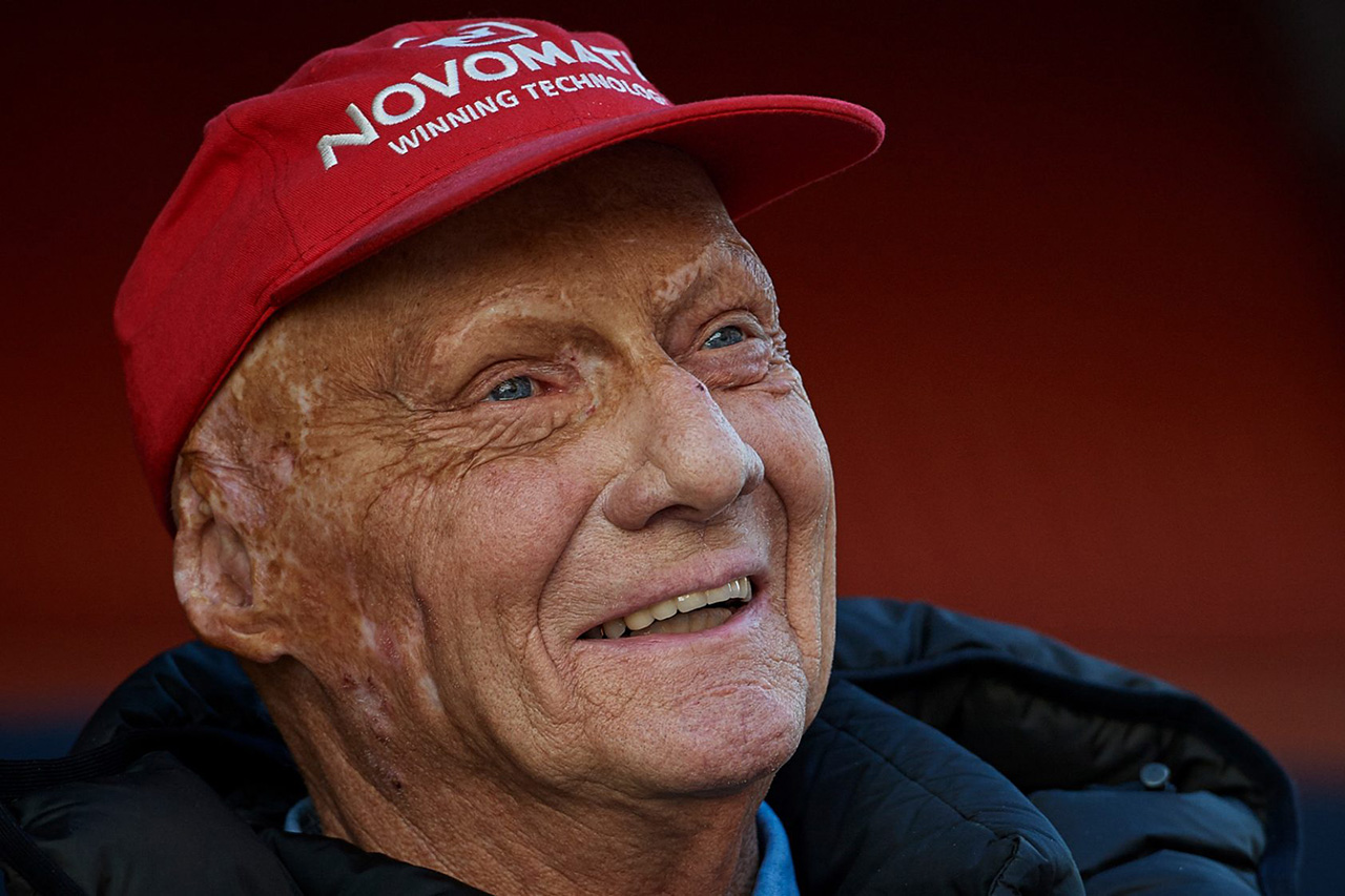 ニキ・ラウダの死から1年：メルセデスF1のメンバーが敬意と感謝
