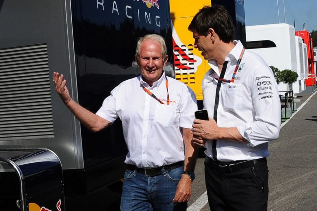レッドブルF1、ジュニアドライバーの検討をほのめかすメルセデスを嘲笑