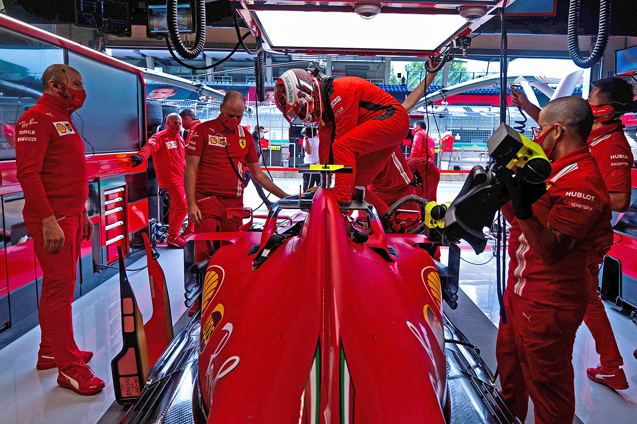 「フェラーリF1はイギリスに拠点を移すべき」とマーク・ウェバー