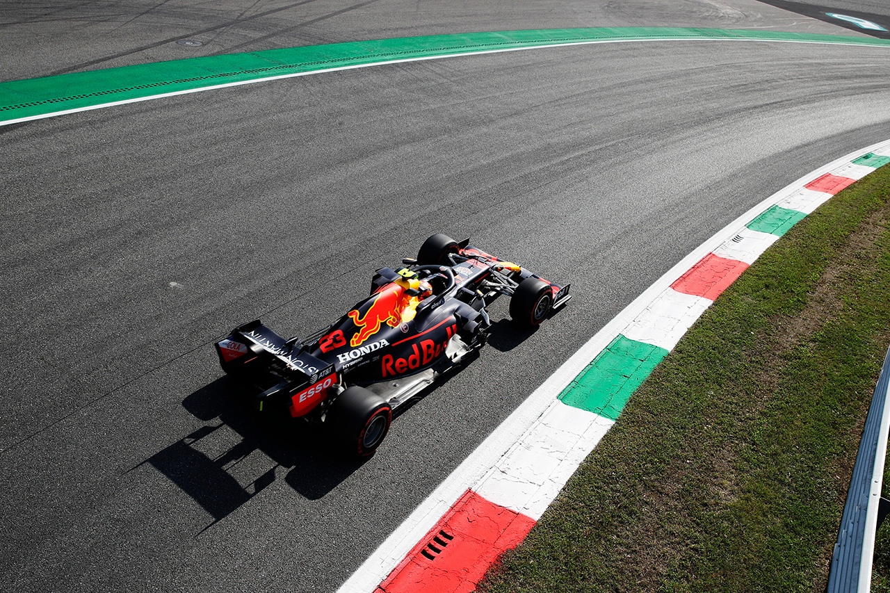レッドブル・ホンダF1 分析：ローダウンフォース仕様を調整の初日