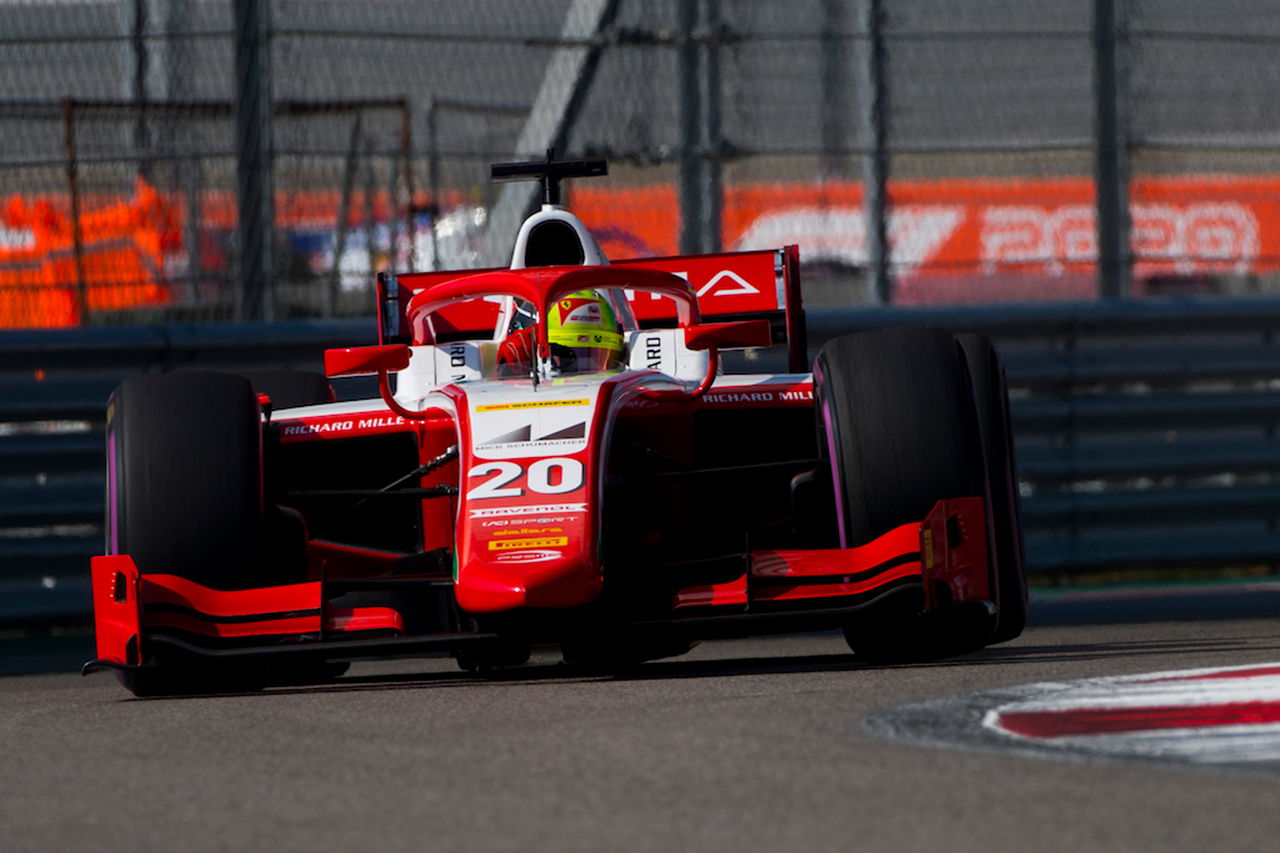 FIA-F2 ロシア レース1：シューマッハが優勝、角田裕毅が2位表彰台