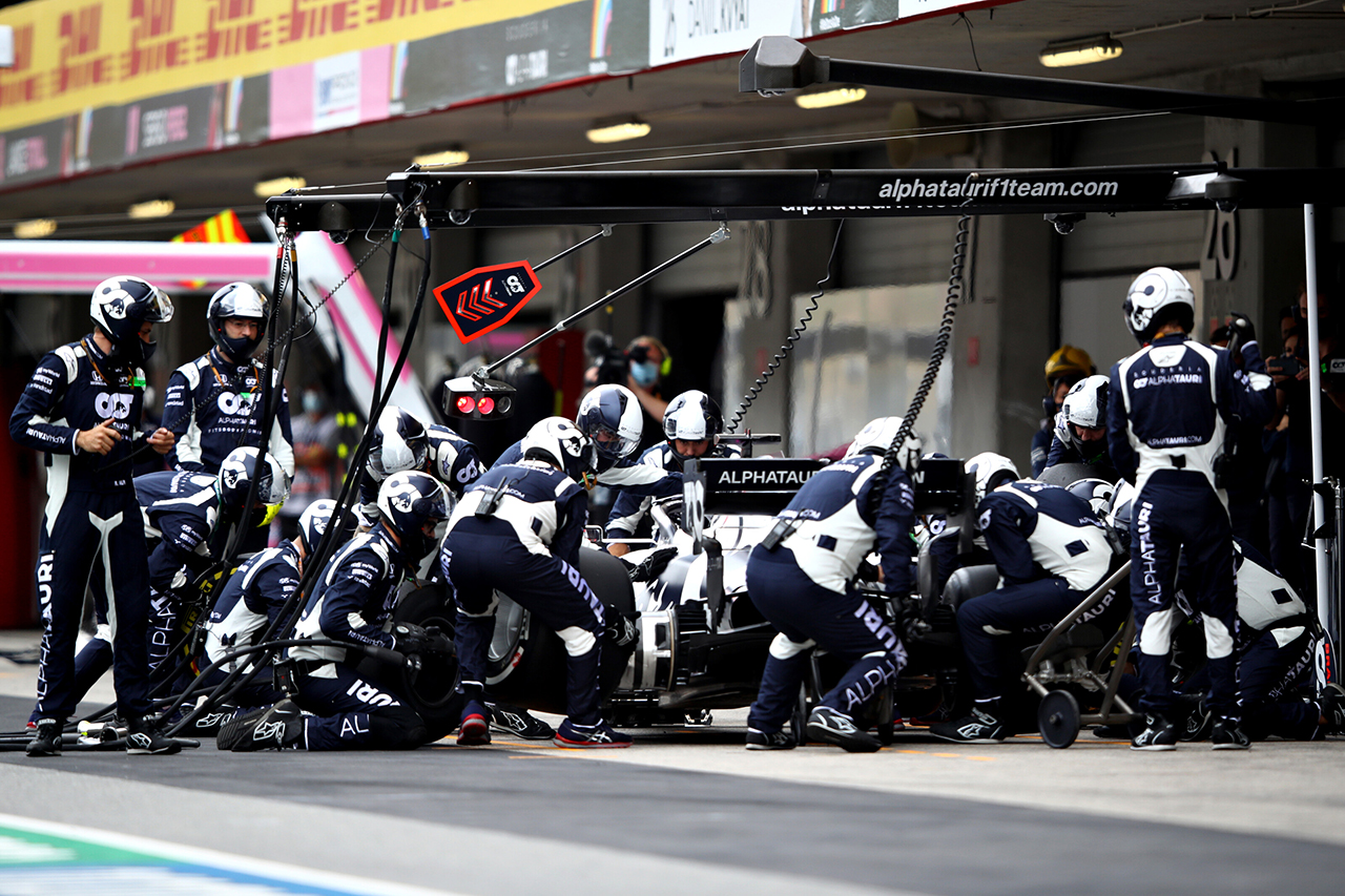 FIA、ダニール・クビアトのシートベルトの安全上の問題を調査