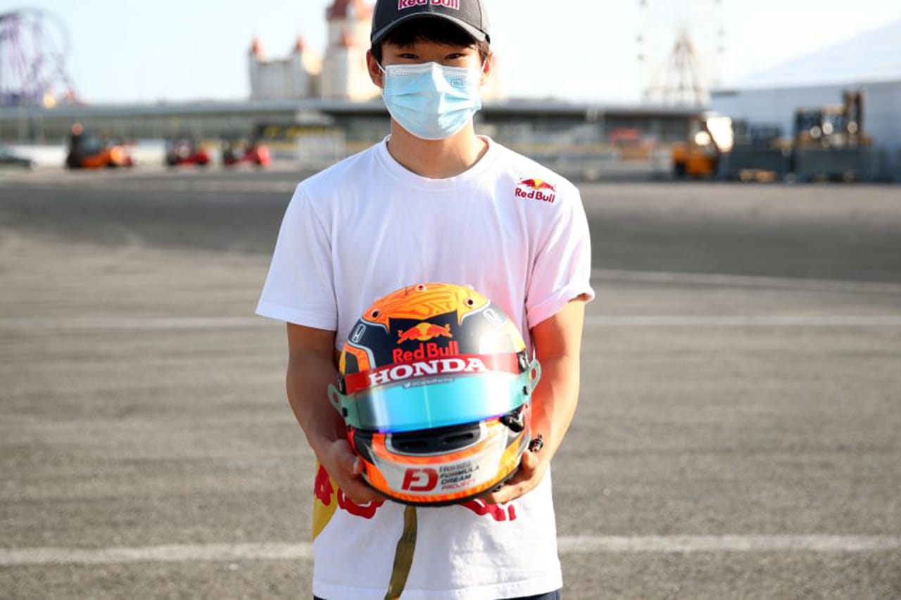 F1：角田裕毅、ヘルメットに描いた“風の神”と“日本国旗”に込めた想い