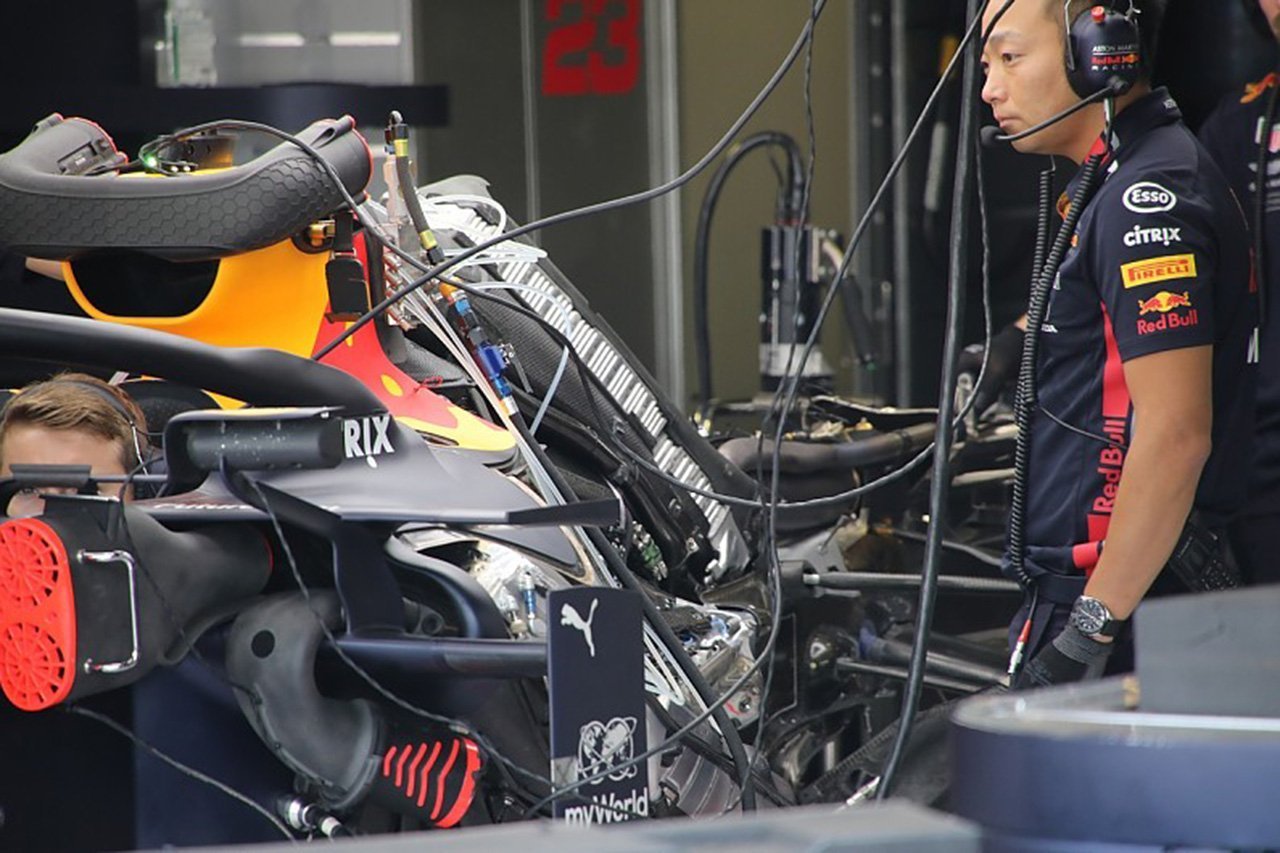 レッドブル、独自のF1エンジン開発を視野 「ホンダ継続は一時的な解決策」