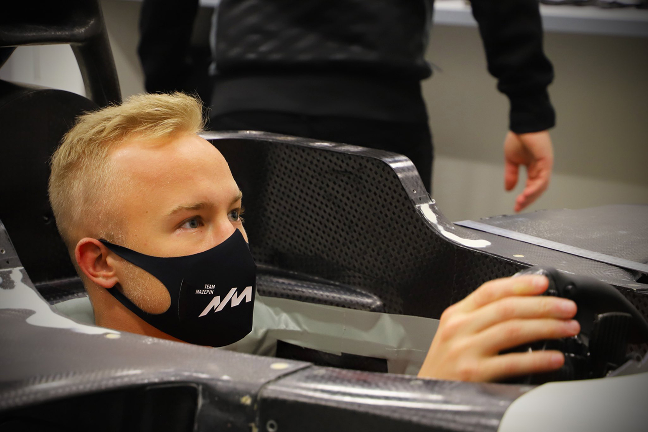 ニキータ・マゼピン、ハースF1の2021年マシン『VF-21』でシート合わせ