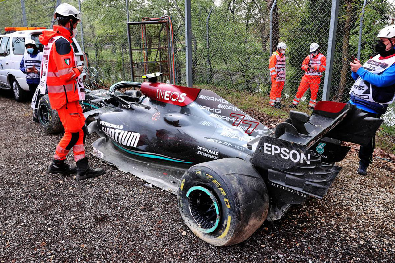メルセデスF1 「バルテリ・ボッタスのマシンは大部分が“修復不可能”」