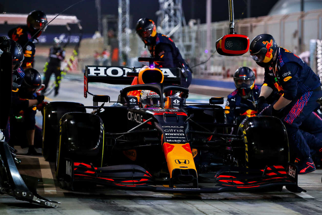 レッドブルF1が標的？ ピットストップ作業の最小時間に許容範囲を設定