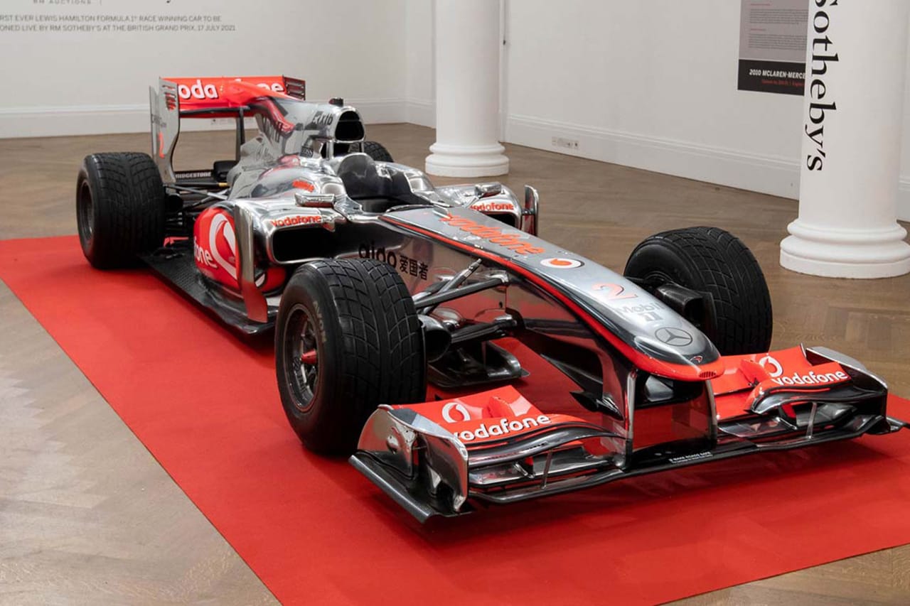 F1：ルイス・ハミルトンのマクラーレン MP4-25Aが7億3000万円で落札
