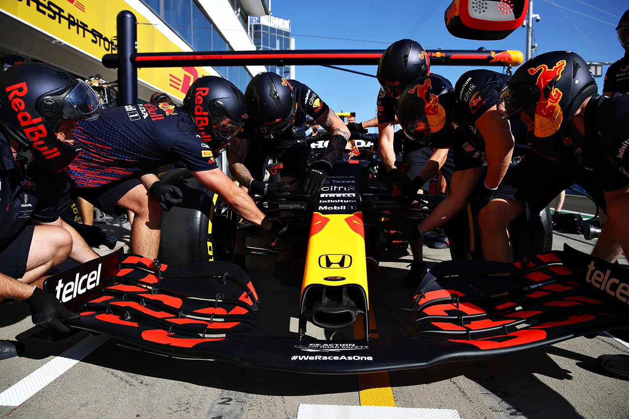 レッドブルF1、人種差別的な投稿をした従業員を解雇