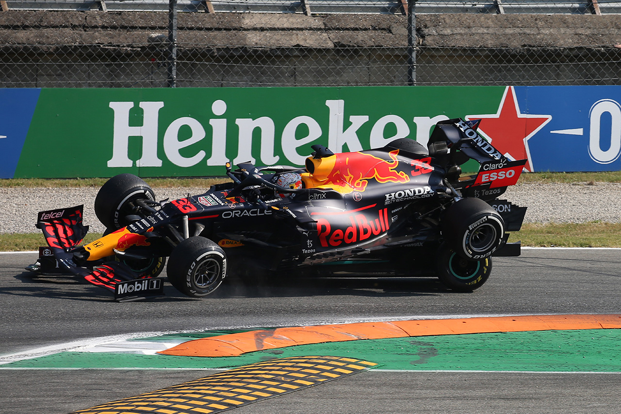 メルセデスF1 「レッドブルの反応はフェルスタッペの過失を認めた現れ」