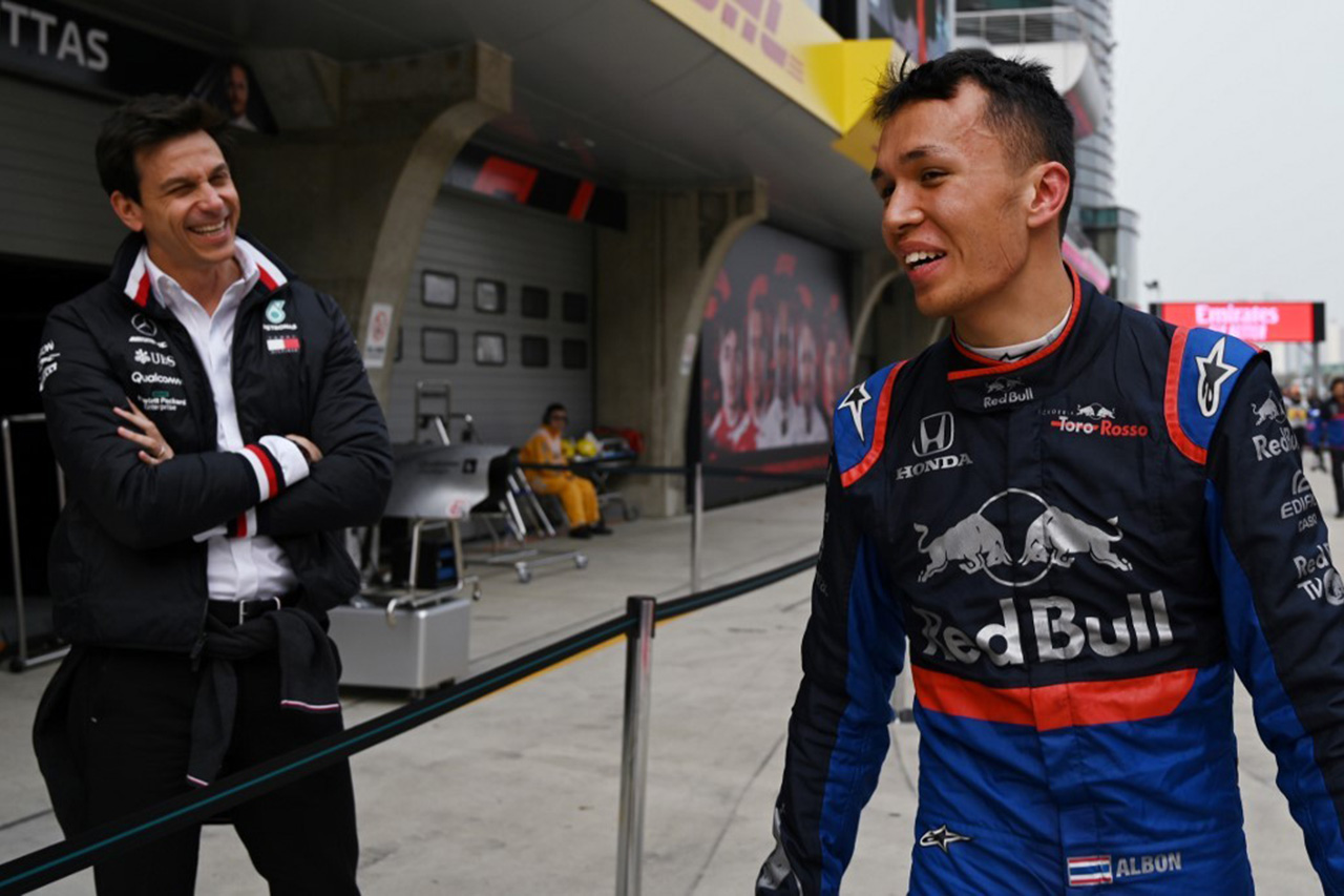 メルセデスF1代表 「アルボンのウィリアムズ加入阻止との見方は誤解」