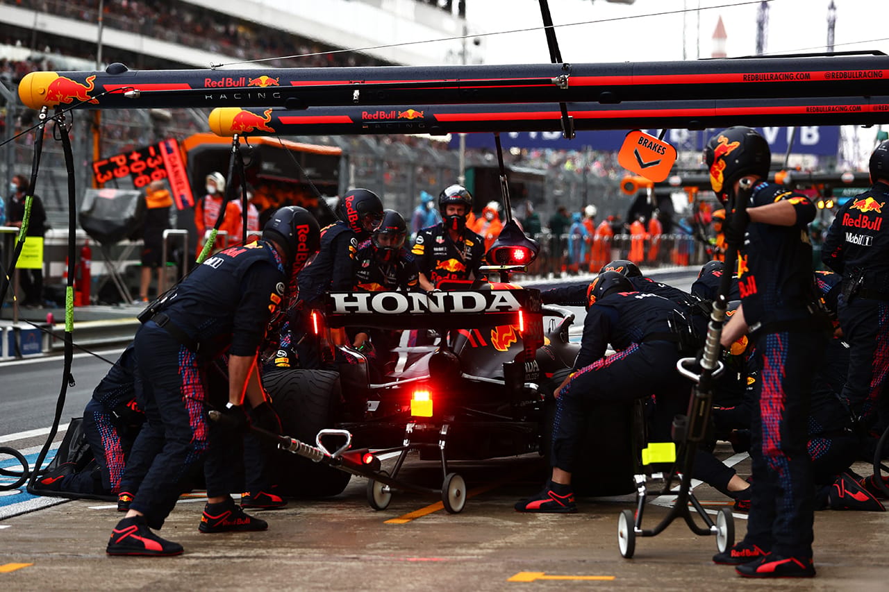 レッドブル・ホンダF1、ペレスの8.9秒のピットストップの原因を説明