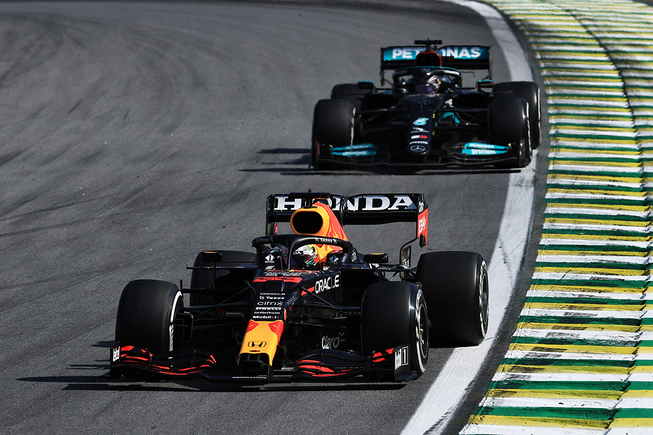 レッドブルF1首脳 「ハミルトンの“ロケット”エンジンは心配していない」