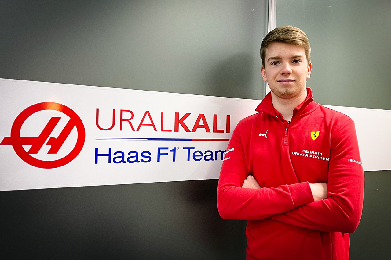 ハースF1、ロバート・シュワルツマンをアブダビテストに起用