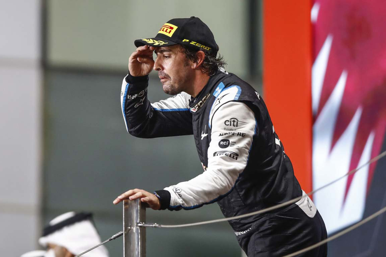 フェルナンド・アロンソ 「フェルスタッペンとラッセルがテレビをつけさせた」