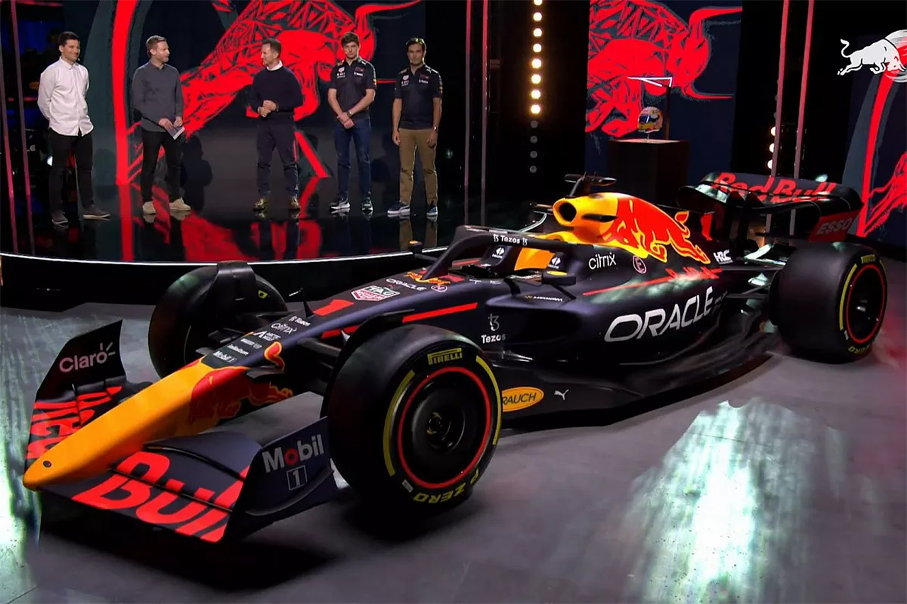 レッドブルF1、RB18を発表…新タイトルスポンサーのオラクルを披露