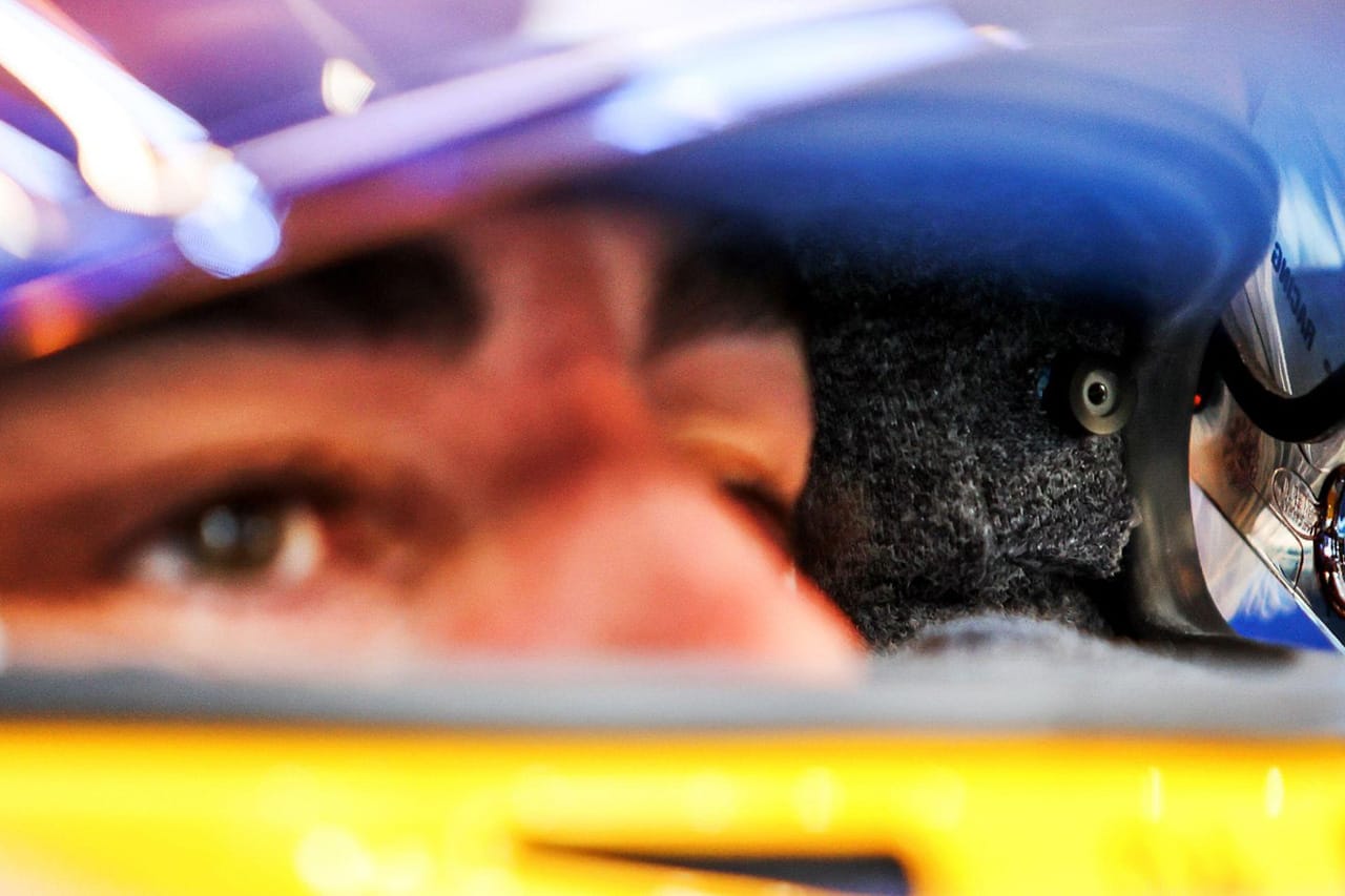 F1：2023年から全F1ドライバーのヘルメットにバイザーカメラを設置