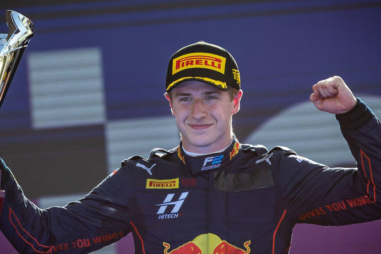 人種差別発言でレッドブルF1解雇のユーリ・ビップスのF2参戦継続に批判