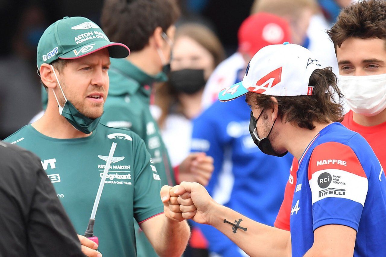 アストンマーティンF1、アロンソ獲得のためにベッテルに決断を迫った？