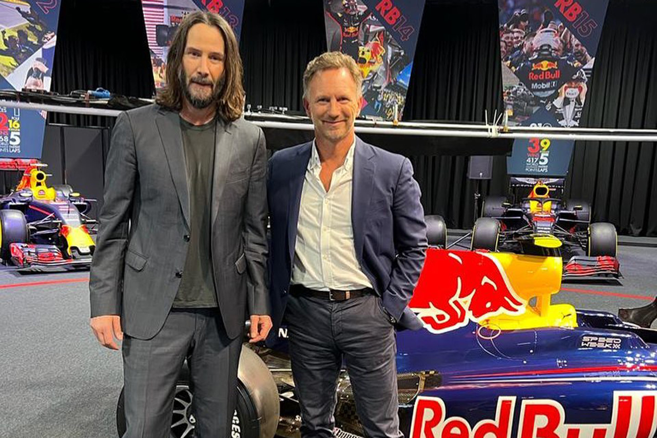 キアヌ・リーブス、レッドブル・レーシングのF1ファクトリーを訪問