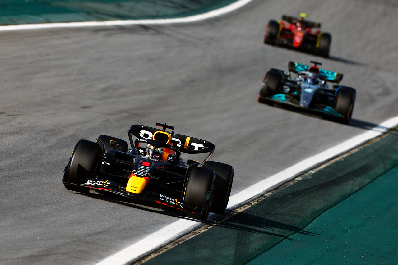 レッドブルF1代表 「エナジードリンク企業に勝たれるのは不快だと思う」