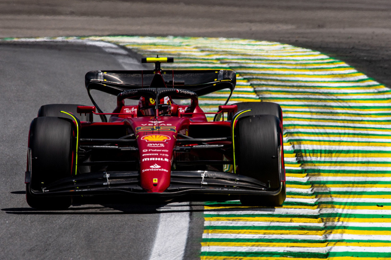 カルロス・サインツ 「フェラーリ F1-75は僕の方向性に開発されなかった」