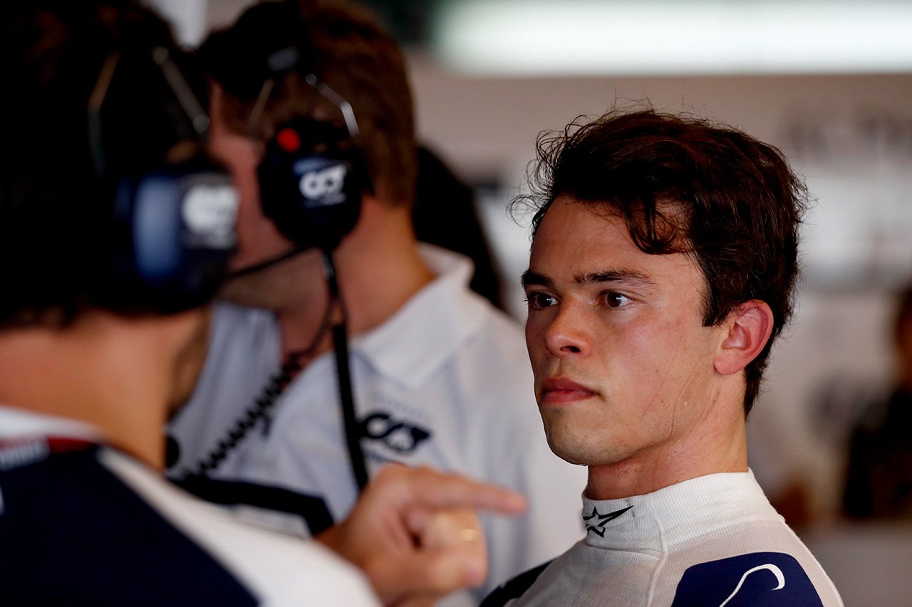 アルファタウリF1のニック・デ・フリース、スポンサー契約で訴訟問題