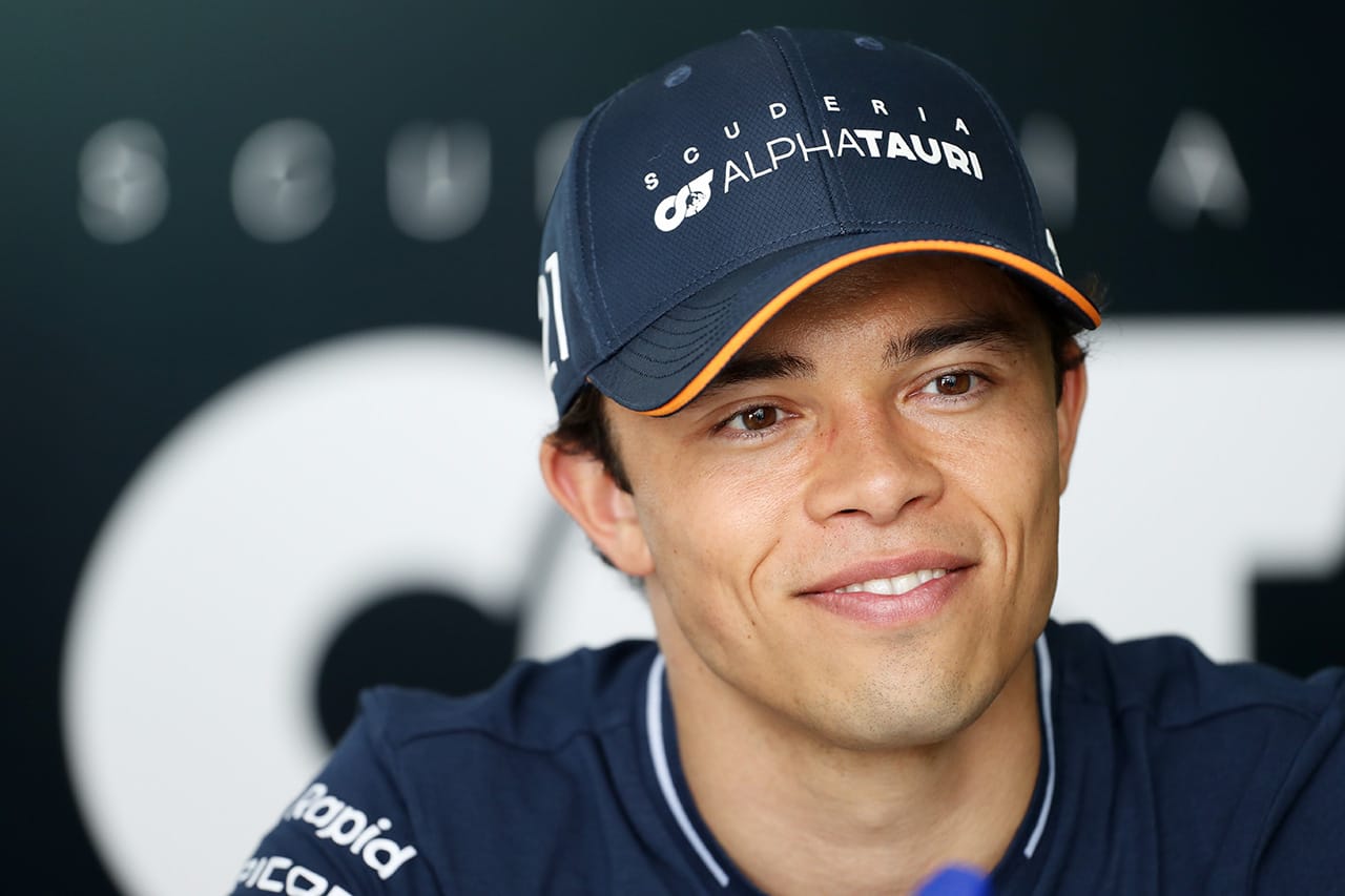 デ・フリース、F1サウジアラビアGP前にフェルスタッペンとメッセージ交換