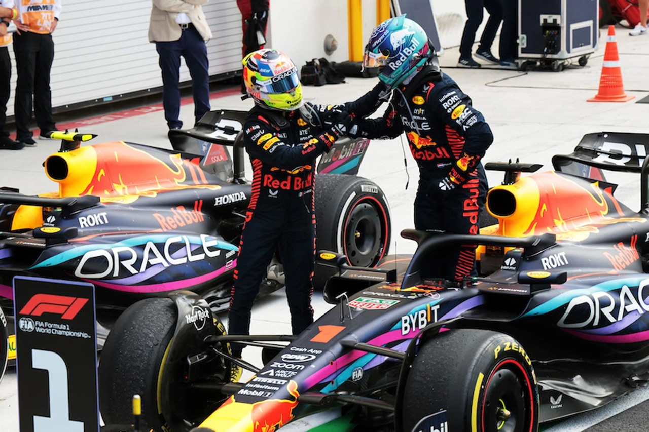レッドブルF1代表 「ペレスにはフェルスタッペンと同じ情報量を与えている」