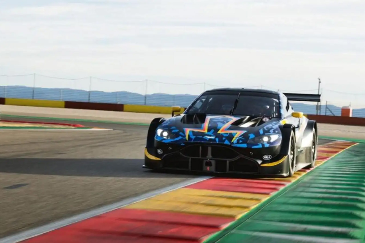 フェルナンド・アロンソ アストンマーティンのDTMレーシングカーを購入